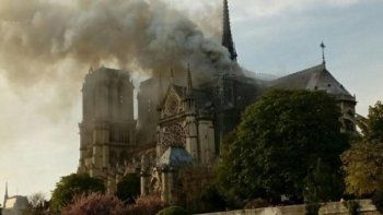 En vivo: arde la catedral de Notre Dame en París