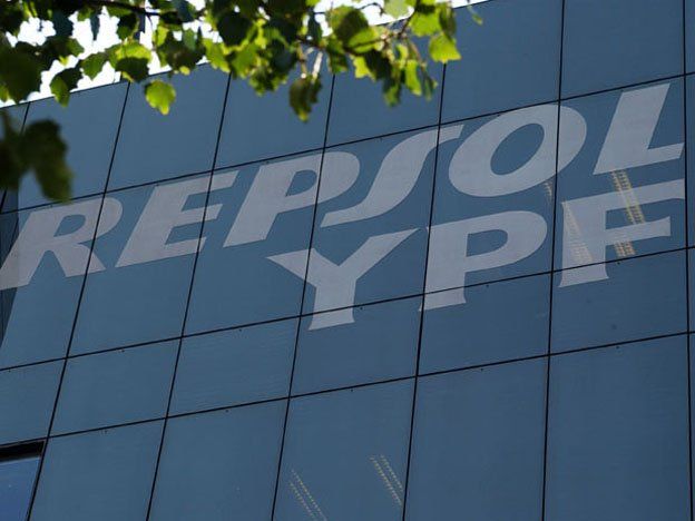 La Argentina aceptaría pagar u$s 5000 millones a Repsol en compensación por YPF