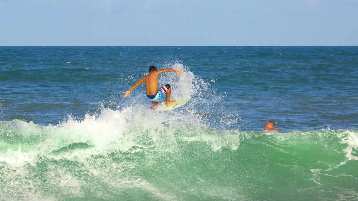 Las playas de Maracaípe, Cupe y Porto de Galinhas tienen olas adecuadas para el surf. Las playas de Maracaípe, Cupe y Porto de Galinhas tienen olas adecuadas para el surf.