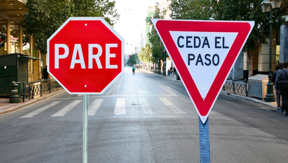 Pocos lo distinguen: cuál es la diferencia entre el disco Pare y Ceda el paso