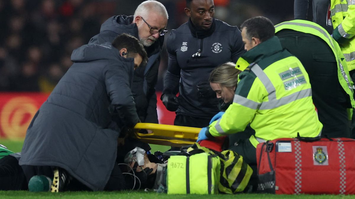 Tom Lockyer sufrió un paro cardíaco en pleno partido del Luton Town y el juego por la Premier League fue suspendido.