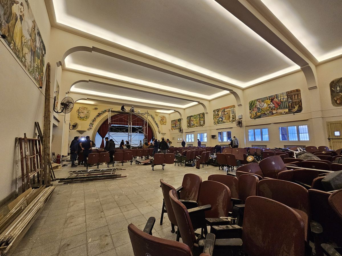 En total, se instalaron 500 butacas -la mayoría en perfecto estado- que formaban parte del ex cine teatro Gran Rex. En total, se instalaron 500 butacas -la mayoría en perfecto estado- que formaban parte del ex cine teatro Gran Rex.