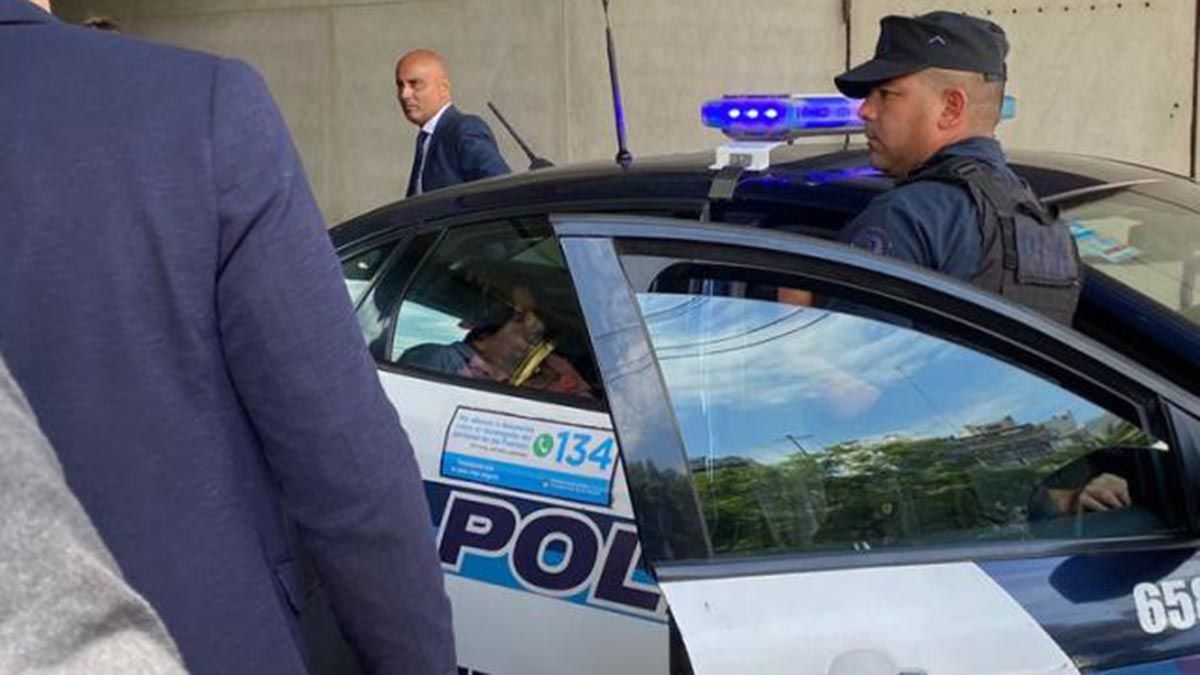 Un hombre armado se atrincheró en el Consulado de Brasil, en Retiro, y fue detenido