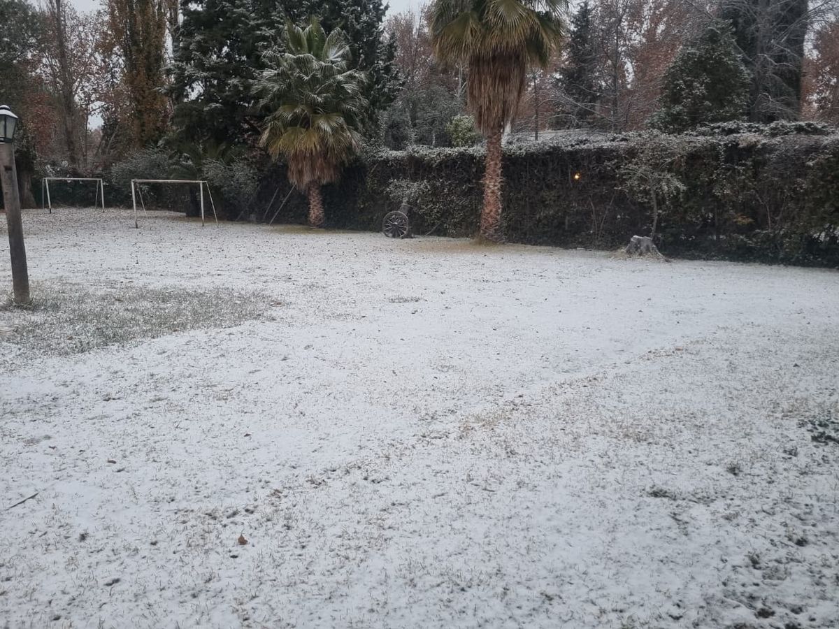 Todo blanco en Chacras de Coria. Todo blanco en Chacras de Coria.