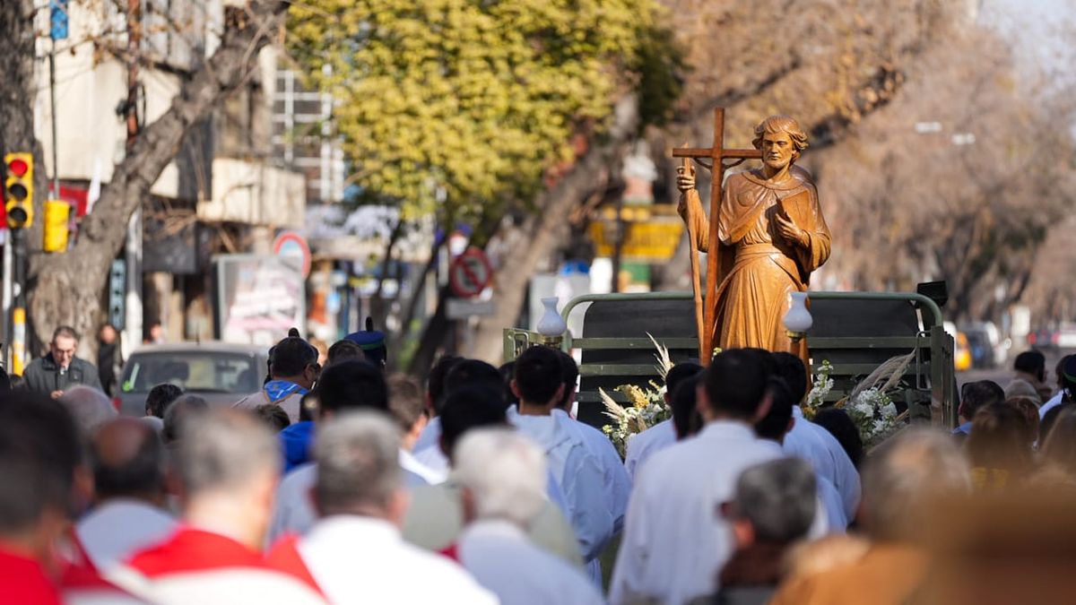 Mendoza realizó su tradicional celebración del Santo Patrono Santiago que cada año convoca a fieles, pero también a turistas y curiosos.