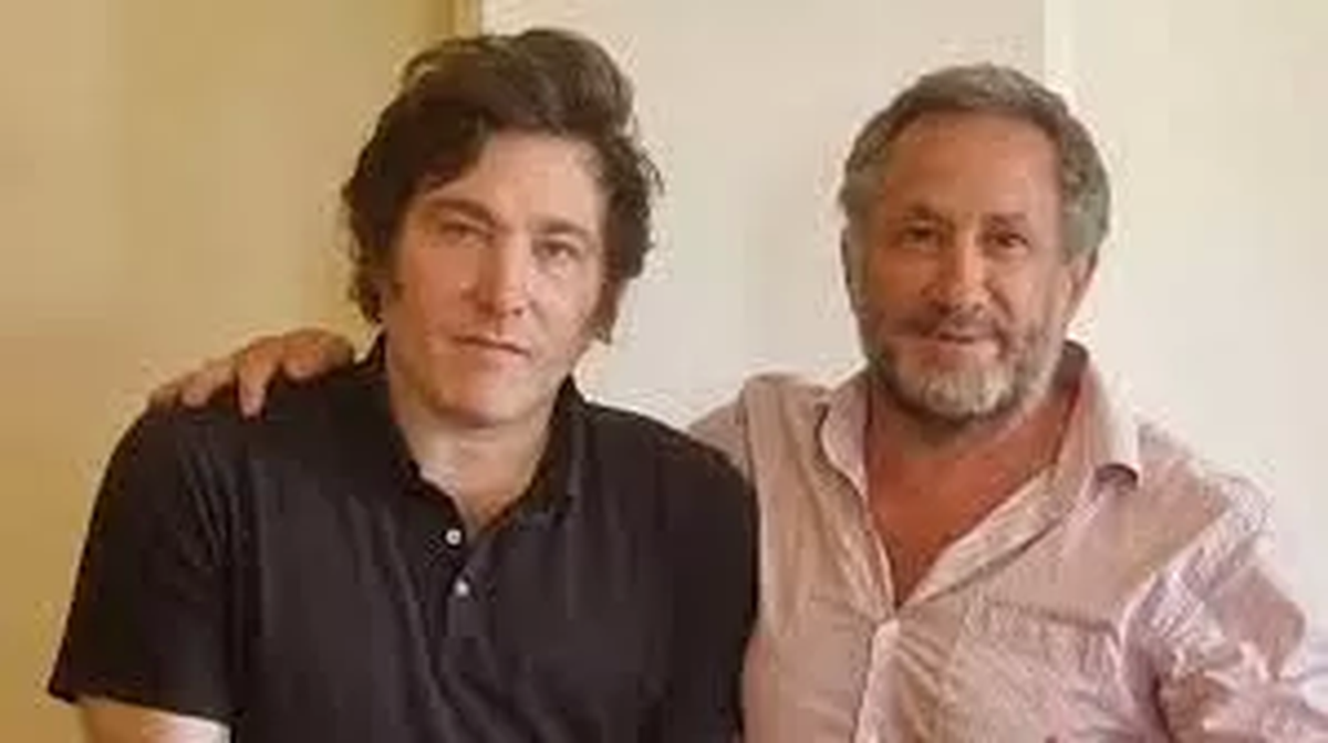 El presidente Javier Milei y el ex secretario de su administración, Pablo de la Torre. El presidente Javier Milei y el ex secretario de su administración, Pablo de la Torre.