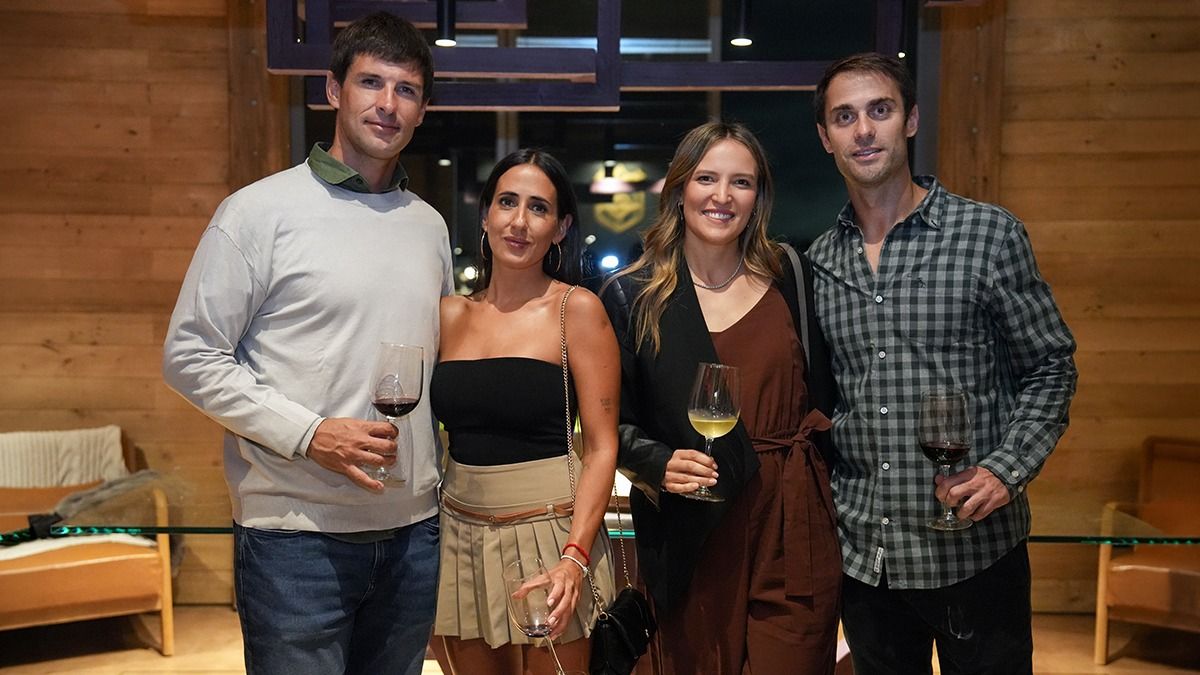 Las periodista de El Siete, Daniela Gutiérrez y Catalina Aragona, junto a sus parejas Emiliano Antonini y Fernando Bataggion. Las periodista de El Siete, Daniela Gutiérrez y Catalina Aragona, junto a sus parejas Emiliano Antonini y Fernando Bataggion.
