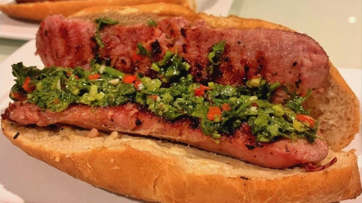 Paso a paso, cómo hacer el mejor choripán con chimichurri. Paso a paso, cómo hacer el mejor choripán con chimichurri.