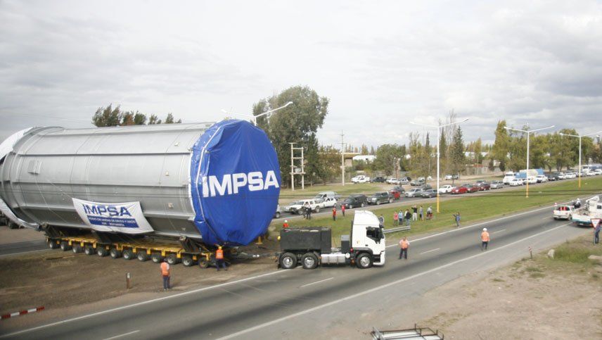 How they made it possible for the IMPSA furnace to cross the bridges of the Acceso Sur