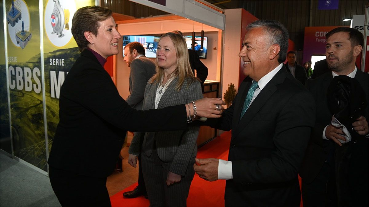 La ministra Jimena Latorre recibió al gobernador Alfredo Cornejo en la feria minera de San Juan.