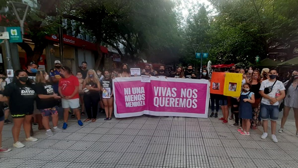 La familia de David Calderón volvió a marchar por las calles de Mendoza para exigir justicia por el crimen ocurrido en un departamento de la calle Gutierrez.
