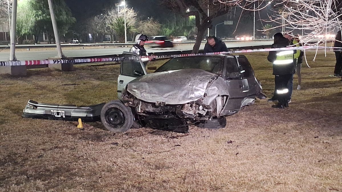 El accidente ocurrió en la mano Norte del Acceso Sur, a la altura de La Barraca, en Guaymallén. El accidente ocurrió en la mano Norte del Acceso Sur, a la altura de La Barraca, en Guaymallén.