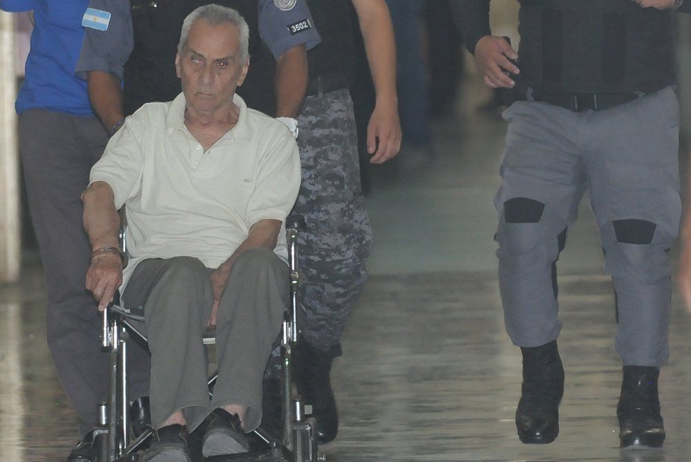 Próvolo: los curas Corradi y Corbacho padecen el encierro a su manera