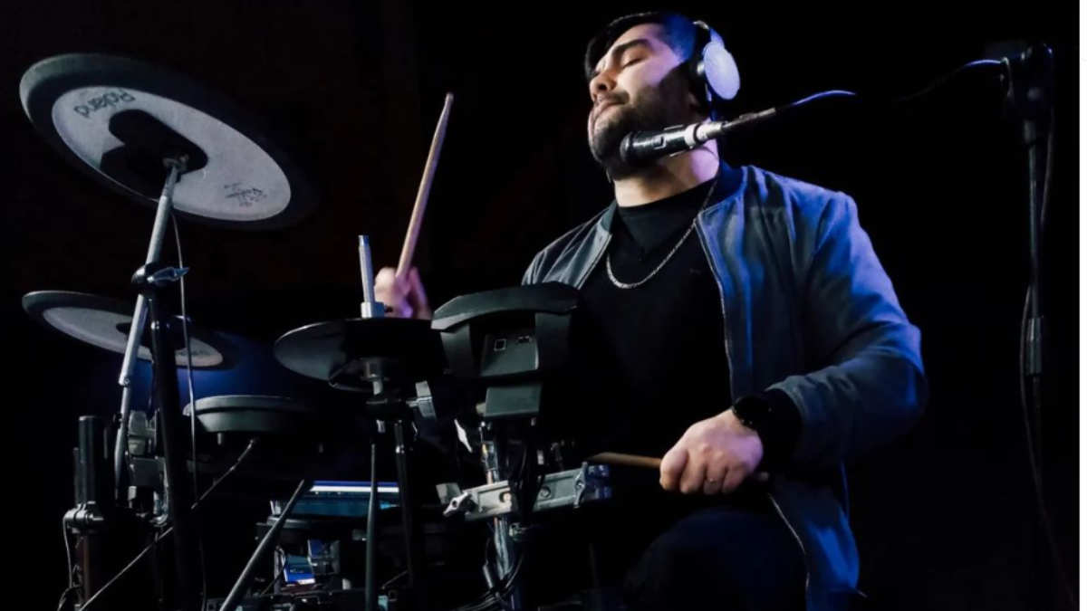 Matías Josué Fernández es músico y después de la pandemia no encontró mejor alternativa que irse del país. Le surgió una oportunidad laboral en el vecino país, y se fue en el 2021. Matías Josué Fernández es músico y después de la pandemia no encontró mejor alternativa que irse del país. Le surgió una oportunidad laboral en el vecino país, y se fue en el 2021.