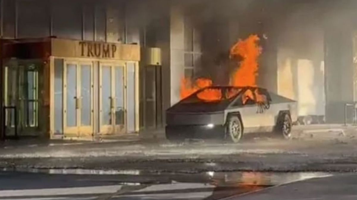 El conductor de la Tesla Cybertruck que explotó frente al hotel de Donald Trump en Las Vegas, se quitó la vida antes de la explosión y dejó dos cartas de suicidio en su teléfono. El conductor de la Tesla Cybertruck que explotó frente al hotel de Donald Trump en Las Vegas, se quitó la vida antes de la explosión y dejó dos cartas de suicidio en su teléfono. 