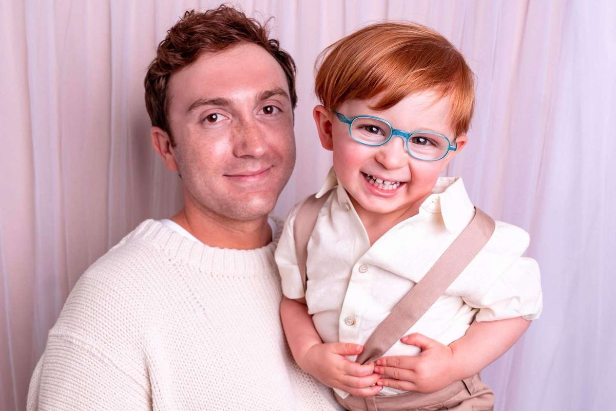 Daryl Sabara y su hijo. Daryl Sabara y su hijo. 