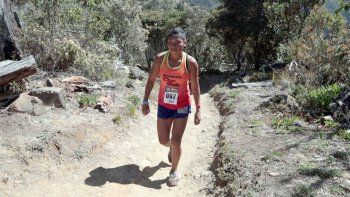 Una humilde chica caminó dos días para llegar a la prueba y se clasificó al Mundial