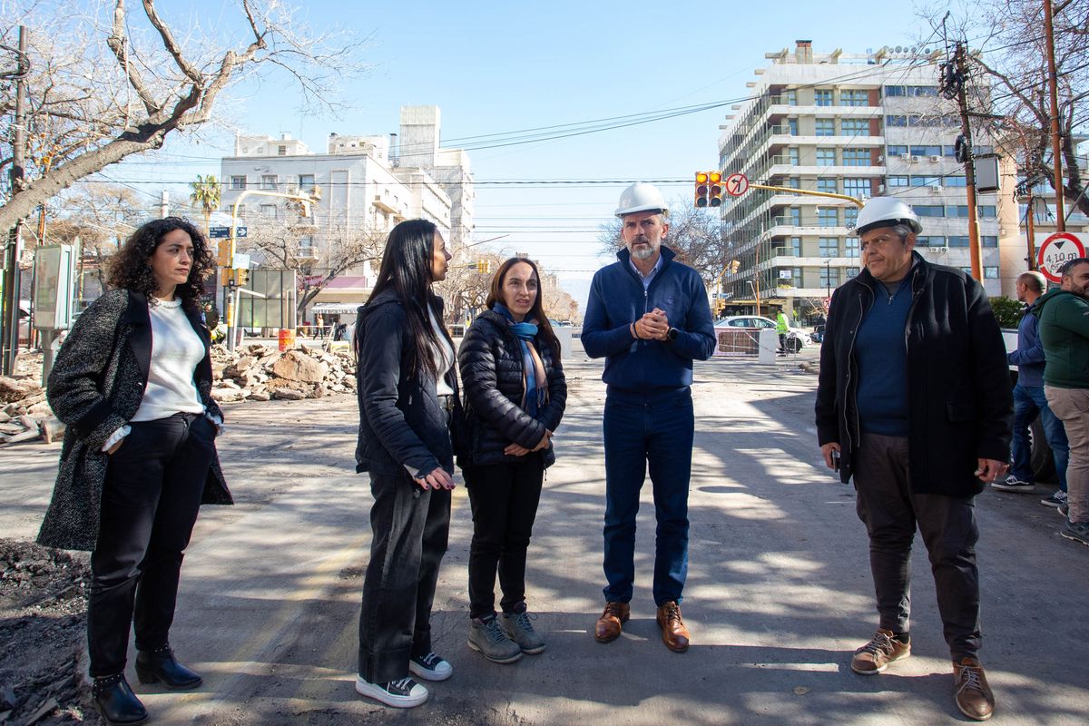 El intendente Ulpliano Suarez supervisó el comienzo de las obras en avenida Sarmiento. El intendente Ulpliano Suarez supervisó el comienzo de las obras en avenida Sarmiento.