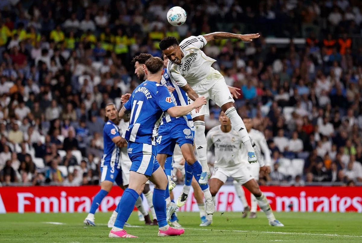 Después de estrellar un disparo en el travesaño el defensor de la Selección de Brasil y del Real Madrid pidió el cambio. Después de estrellar un disparo en el travesaño el defensor de la Selección de Brasil y del Real Madrid pidió el cambio.