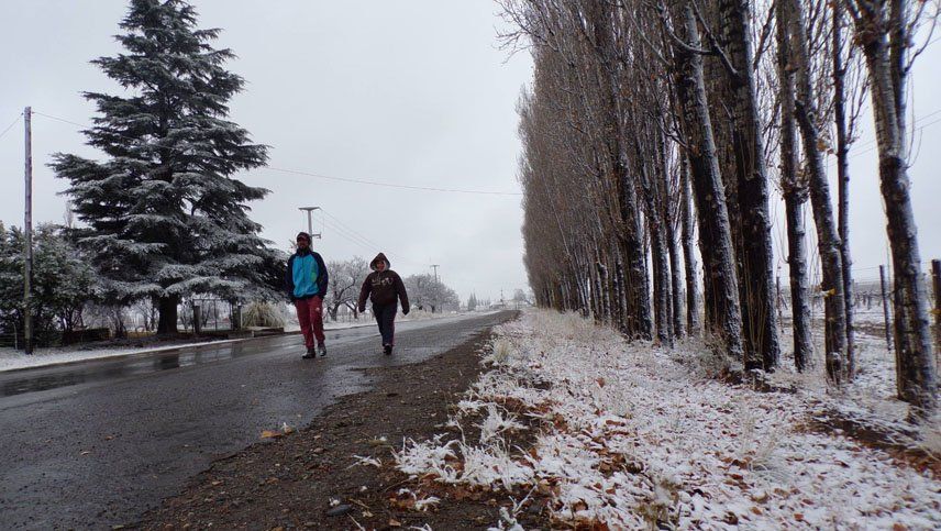 La probabilidad de lluvias y nieve en el llano todavía existen, según el pronóstico del tiempo en Mendoza.