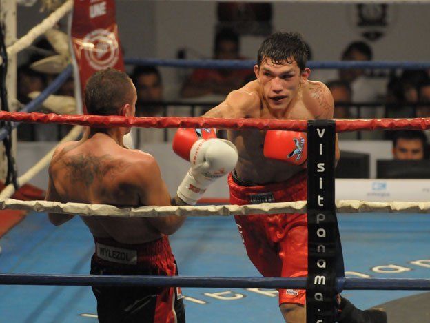 Juan Carrasco y su etapa amateur en la Liga Mundial -WSB- de la AIBA, donde fue el primer púgil argentino en participar. Juan Carrasco y su etapa amateur en la Liga Mundial -WSB- de la AIBA, donde fue el primer púgil argentino en participar.