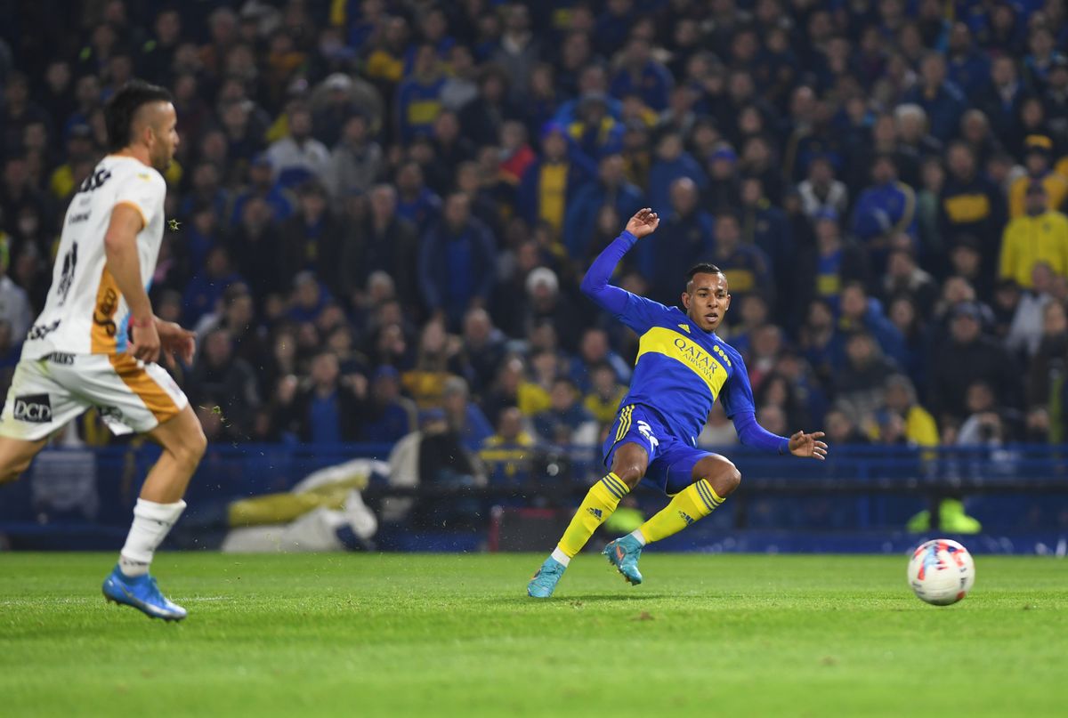 El colombiano Villa hizo el segundo gol de Boca ante Arsenal