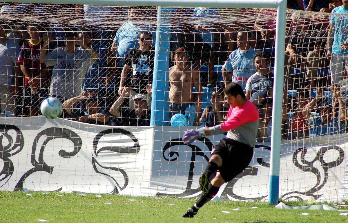 Cristian Aracena logró el ascenso en el 2015 al Federal A, y ahora puede lograrlo nuevamente. Cristian Aracena logró el ascenso en el 2015 al Federal A, y ahora puede lograrlo nuevamente.