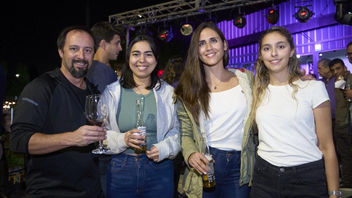 Lucas Vallejo, Fernanda Simois, Paula Quiroga y Caro Nannini. Lucas Vallejo, Fernanda Simois, Paula Quiroga y Caro Nannini.