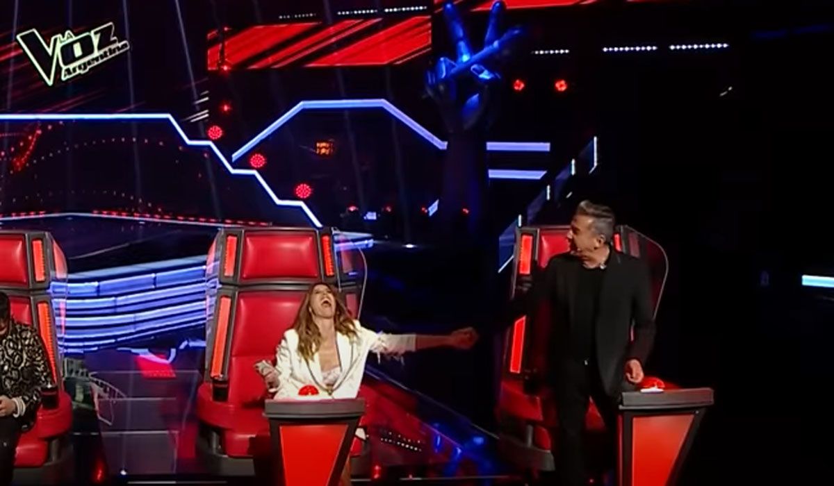 El detr&aacute;s de c&aacute;mara de La Voz Argentina 2021. Tras el escatol&oacute;gico comentario de Ricky Montaner, su padre hizo reir a la Sole con una broma.&nbsp;