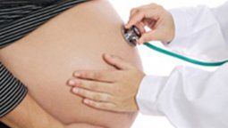 Un médico obstetra dio positivo de coronavirus: investigan si contagió a 50 embarazadas