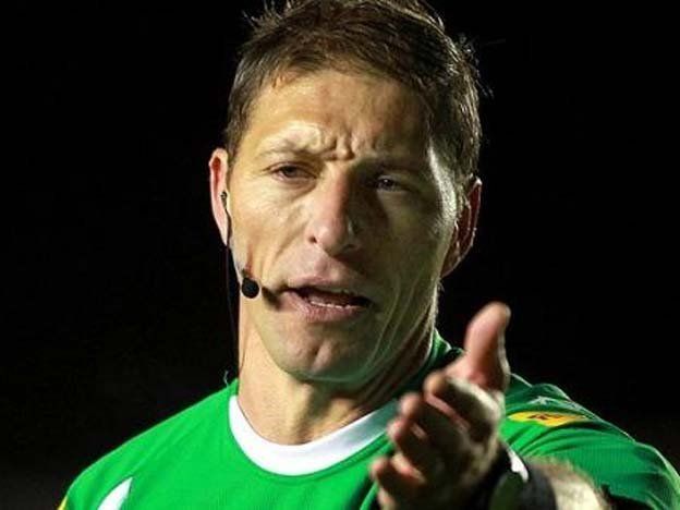 Pitana se equivocó en las jugadas previas a los dos goles
