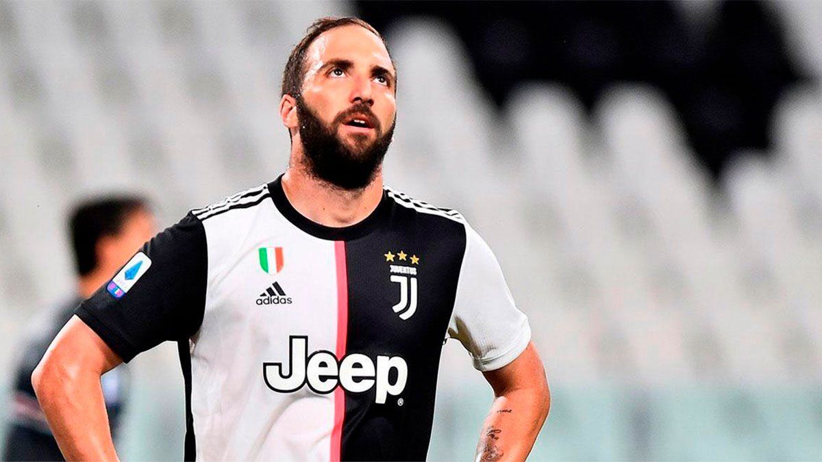 El Pipita Higuaín espera un reconocimiento económico para irse de la Juventus.