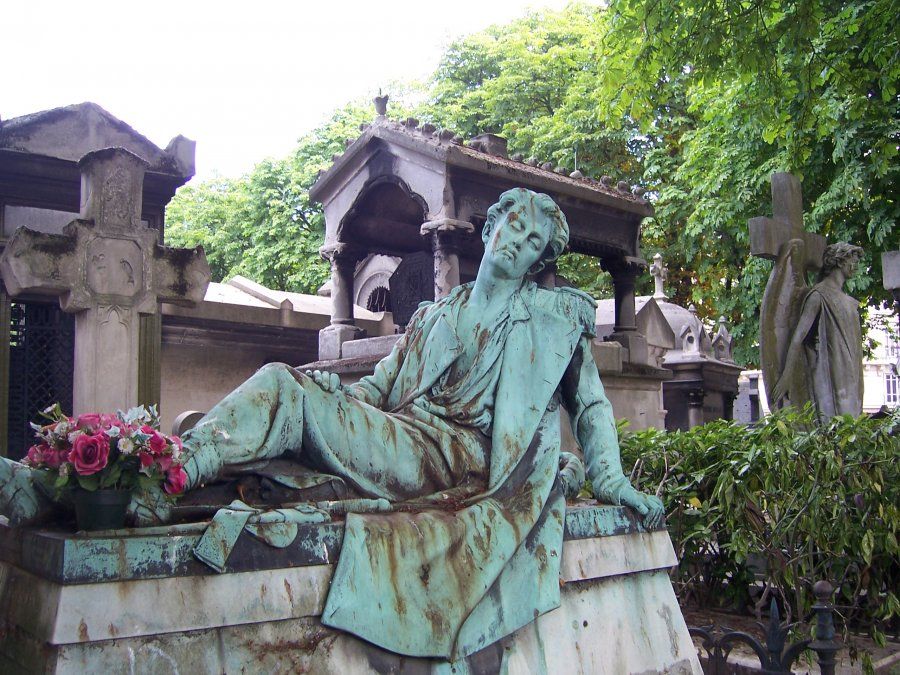 El sitio para encontrar tumbas de famosos