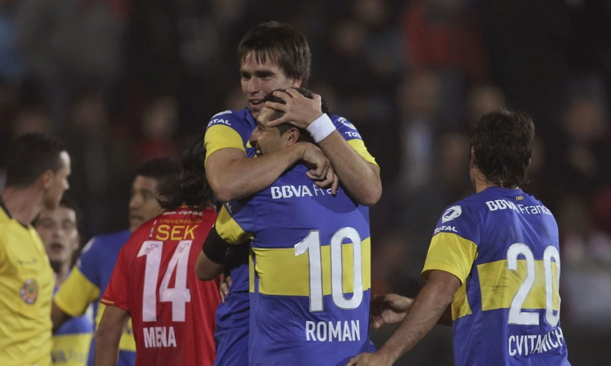 Mouche perdió la paciencia con Riquelme. 