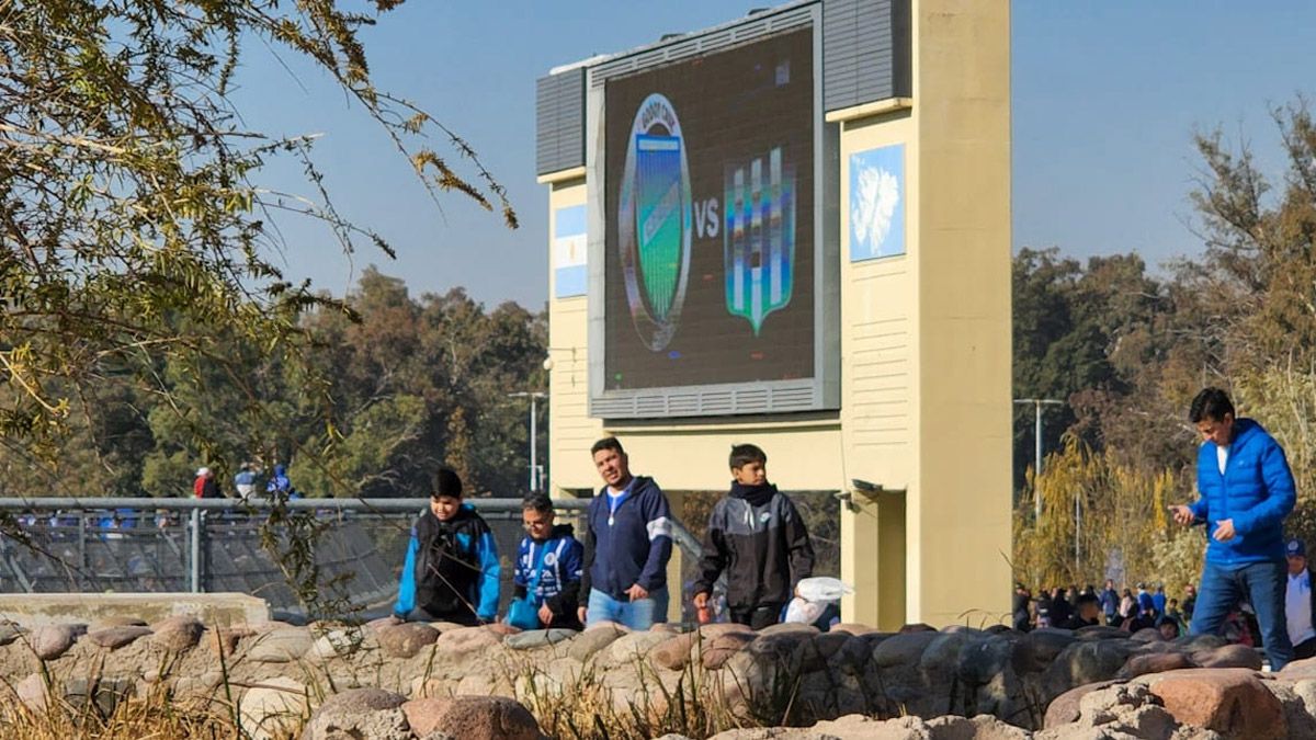 Godoy Cruz logró un merecido triunfo ante Racing, en el Malvinas. Foto: Martín Pravata (UNO).
