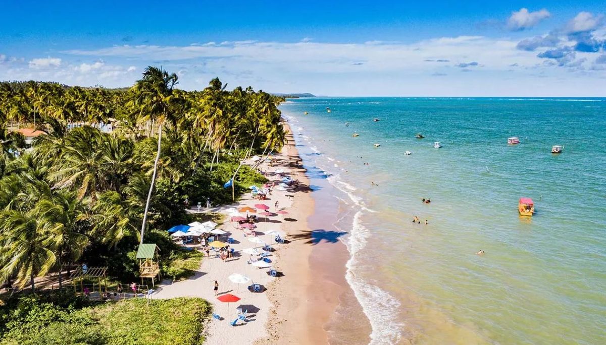 El paraíso en Brasil: la playa virgen que tiene kilómetros de arena blanca y piscinas naturales