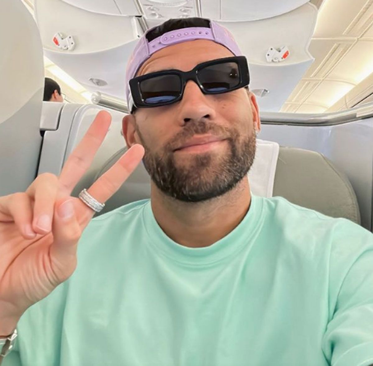 Nicolás Otamendi viajó a China el mismo día que anunció que sigue en Benfica y no irá a River Nicolás Otamendi viajó a China el mismo día que anunció que sigue en Benfica y no irá a River