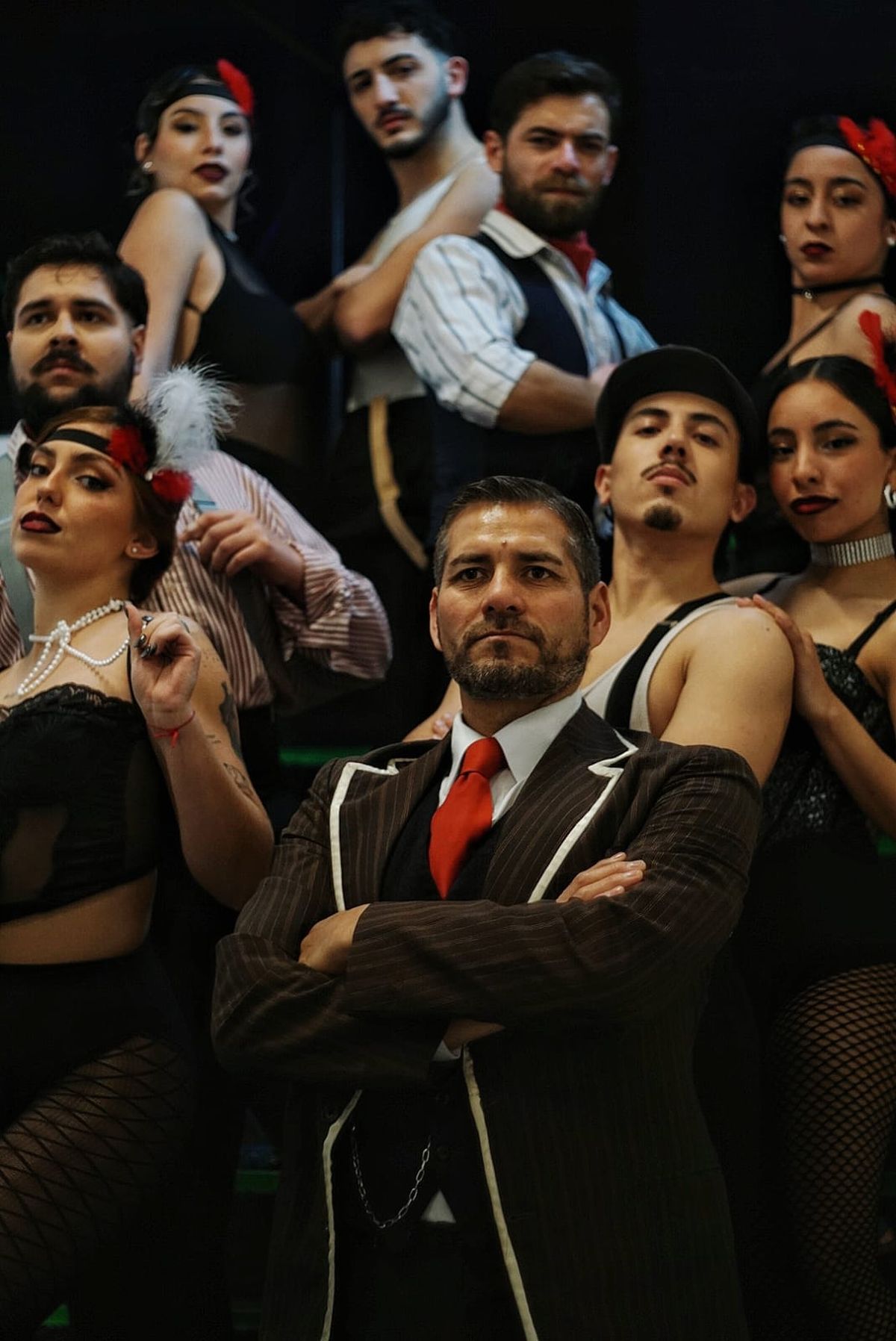 La Compañía Ballet de Tango AM (Arte y Movimiento) integra el elenco de más de 20 artistas de este musical. La Compañía Ballet de Tango AM (Arte y Movimiento) integra el elenco de más de 20 artistas de este musical.