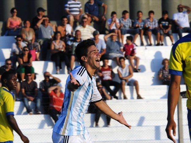 Goleada de Argentina en el debut