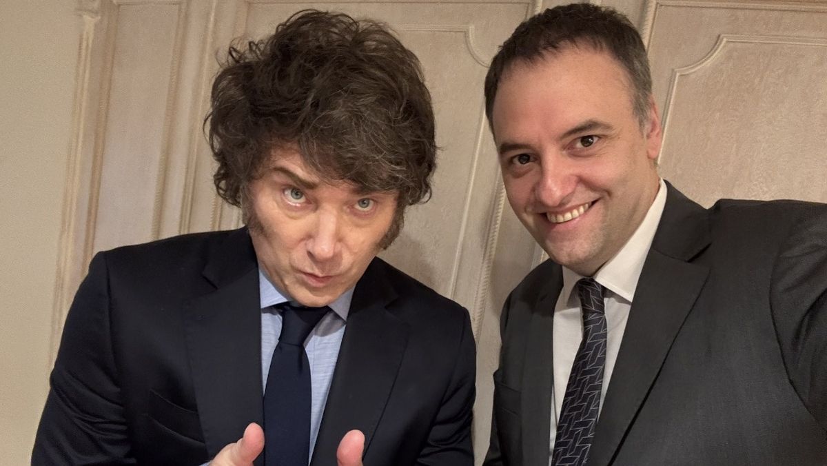 El documento con la nueva Política de Inteligencia Nacional lleva las firmas del presidente Javier Milei y su jefe de Gabinete, Manuel Adorni. Imagen ilustrativa.