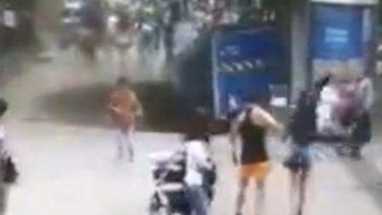 Un pozo gigante en una calle 