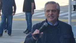 Alberto Fernández aparece complicado por los chats de quien fue su secretaria.