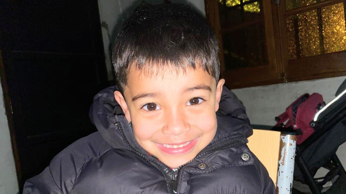 Francisco vive en Tunuyán y tuvo una idea brillante para el Día del Niño: ofrecer en una especie de feria, frente a su casa, algunos de sus juguetes a otros chicos. Francisco vive en Tunuyán y tuvo una idea brillante para el Día del Niño: ofrecer en una especie de feria, frente a su casa, algunos de sus juguetes a otros chicos.