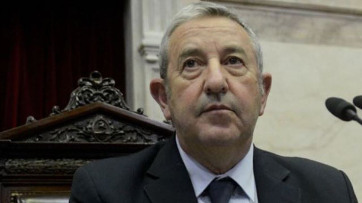 Julio Cobos mostró su preocupación por el récordo de caos de dengue en Mendoza.