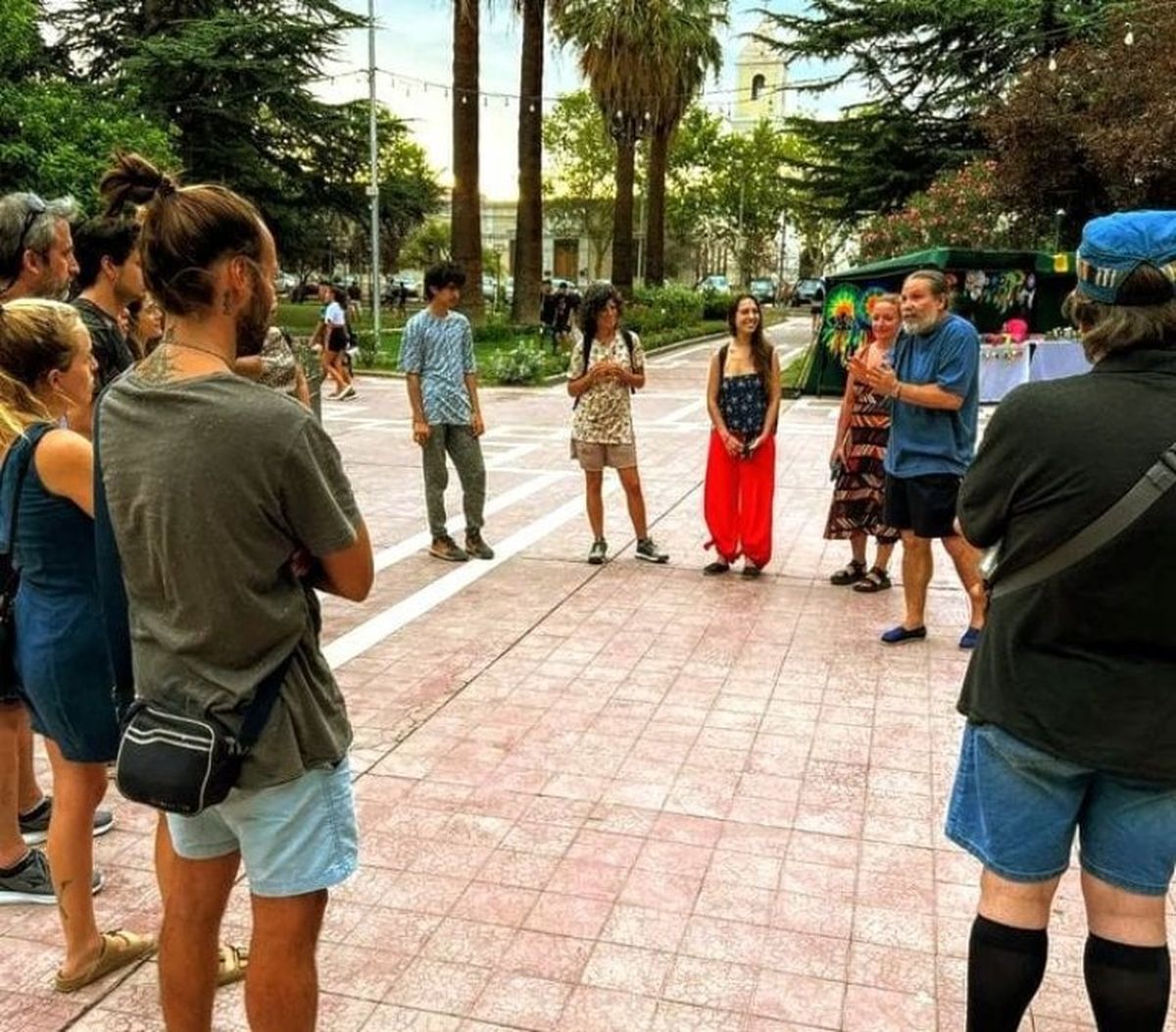 Las caminatas filosóficas surgieron en pandemia en Godoy Cruz
