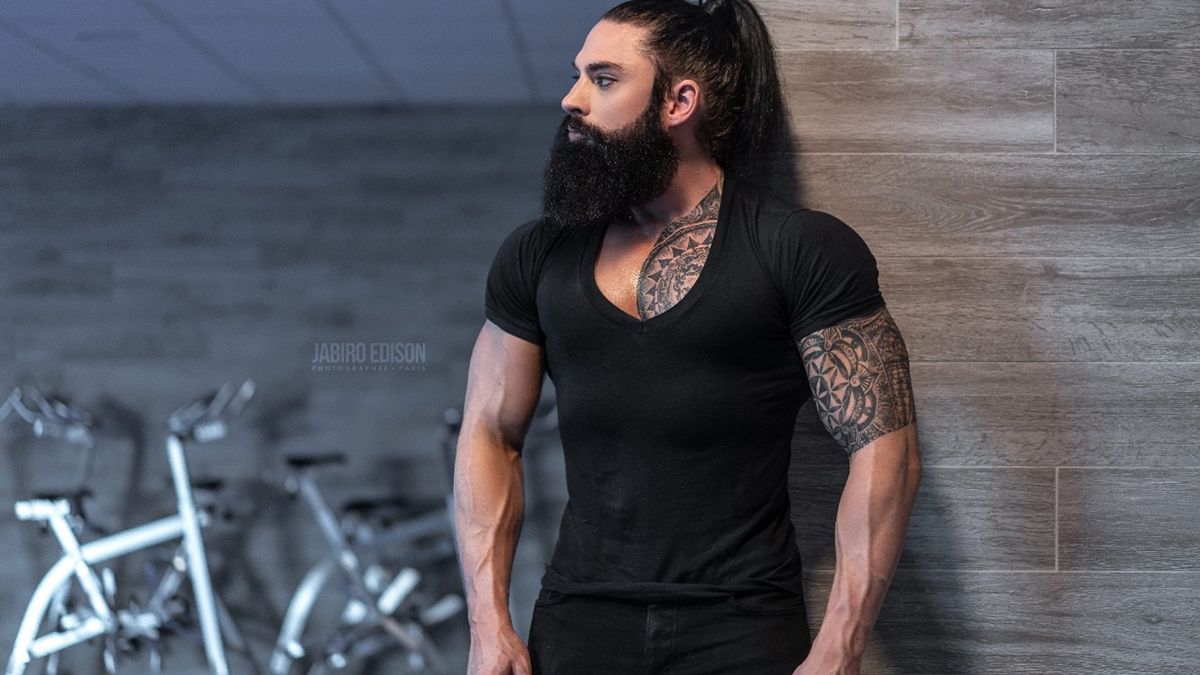 David Michigan: entrenador de vida, fitness, orador motivacional, experto en bienestar, actor, modelo global, especialista en técnicas mentales como la visualización, la hipnosis y la autohipnosis.