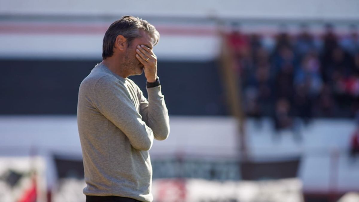 El entrenador del Deportivo Maipú, Juan Manuel Sara mostró mucha autocrítica tras la derrota ante All Boys. El entrenador del Deportivo Maipú, Juan Manuel Sara mostró mucha autocrítica tras la derrota ante All Boys.