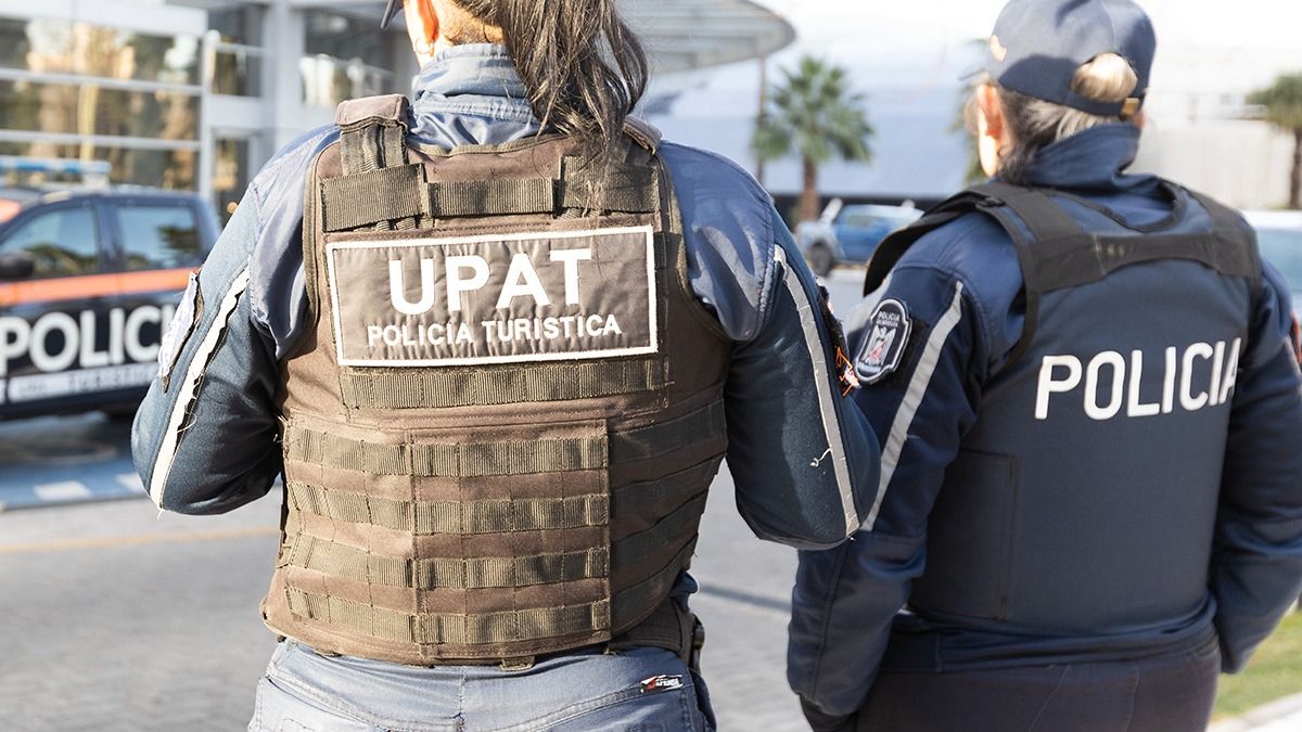 La Policía Turística había asistido al indio cuando se dio cuenta que había perdido sus documentos, pero no recordaba que había sido en el Parque Aconcagua. La Policía Turística había asistido al indio cuando se dio cuenta que había perdido sus documentos, pero no recordaba que había sido en el Parque Aconcagua.