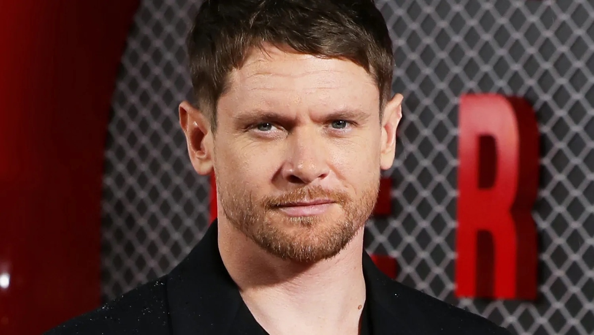 Jack OConnell. Brilla en la exitosa y aclamada serie de Netflix
