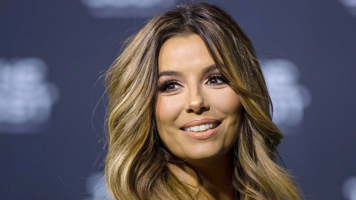 La actriz Eva Longoria interpreta a Jeanine Dewerson en la película de Netflix.